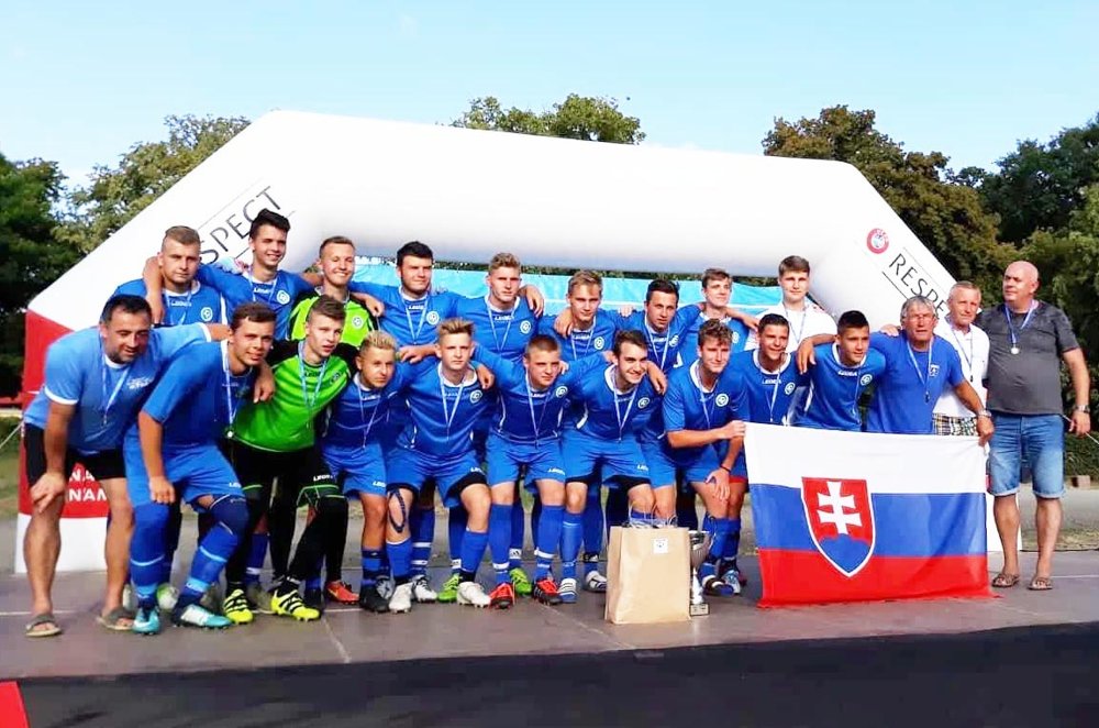 S Výberom ObFZ Nitra pod menovkou HUSÁRIK U19 Brath trikrát vyhral medzinárodný turnaj.